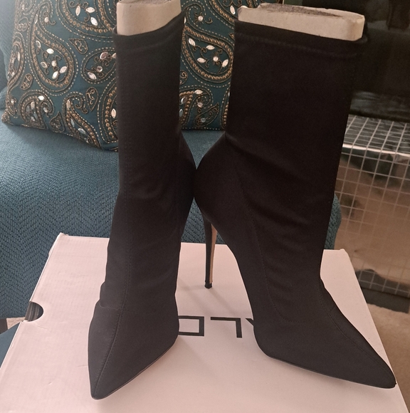 Shoes - Picture 3 of 3